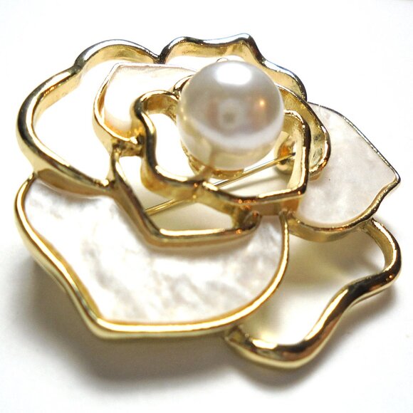 Brooch Flower golden tone white pearl brooch accessories jewelry gifts - Picture 3 of 6